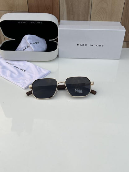 Marcc jacobss 14103 gold black