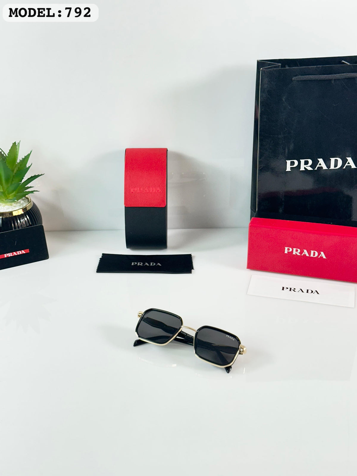 Pradaa 792 Gold/Black