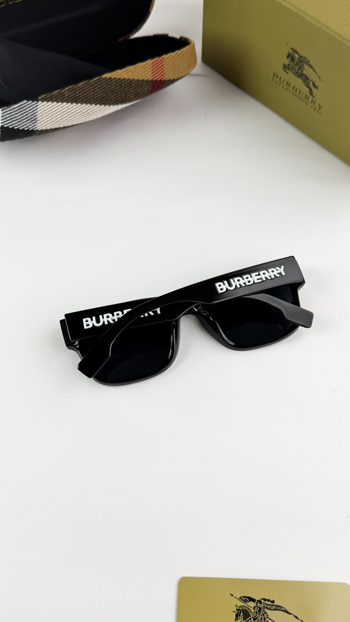 Burrberry Black 4358