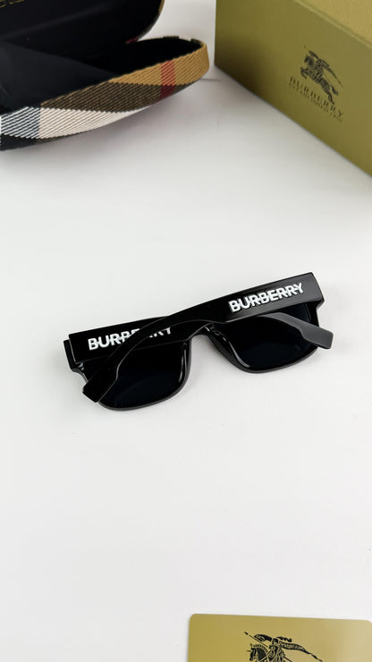 Burrberry Black 4358