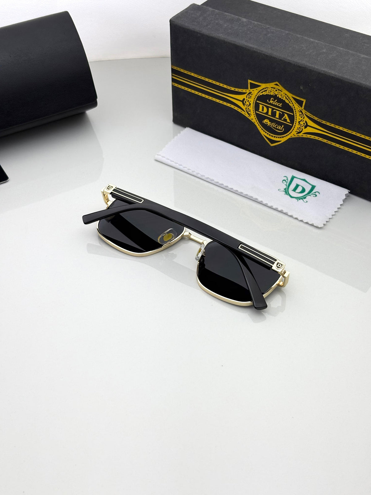 Dita 01 Gold/Black