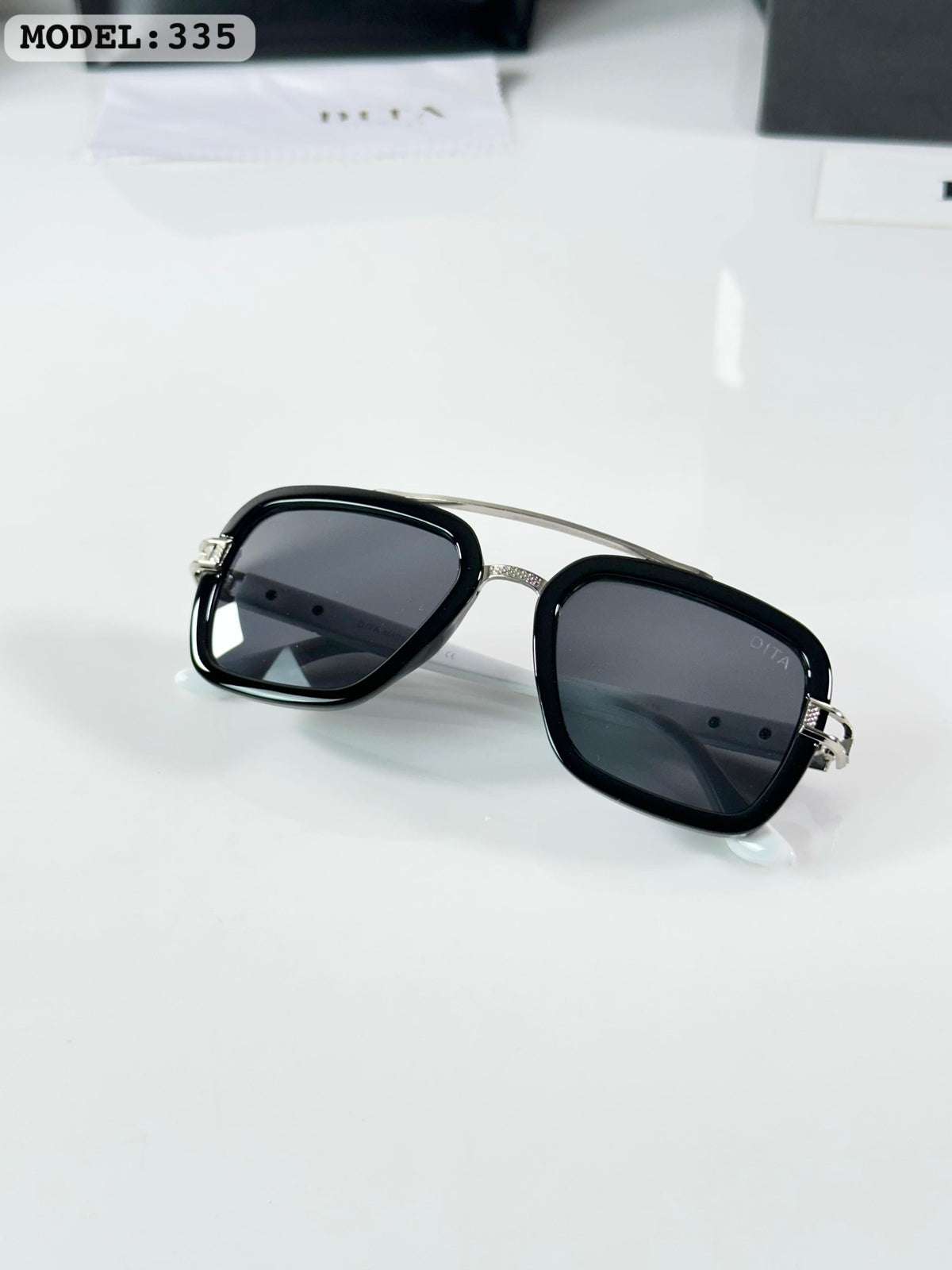 Dita Black_White  335