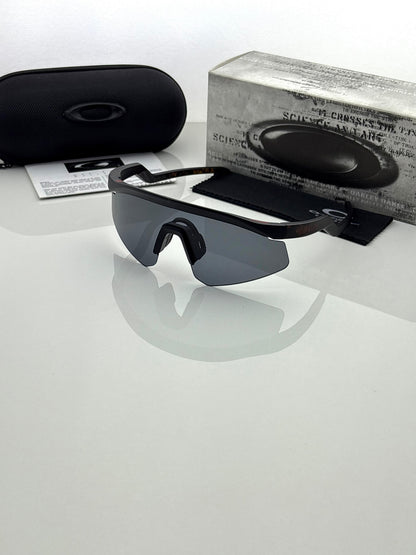 Oakle.y 4929 Black