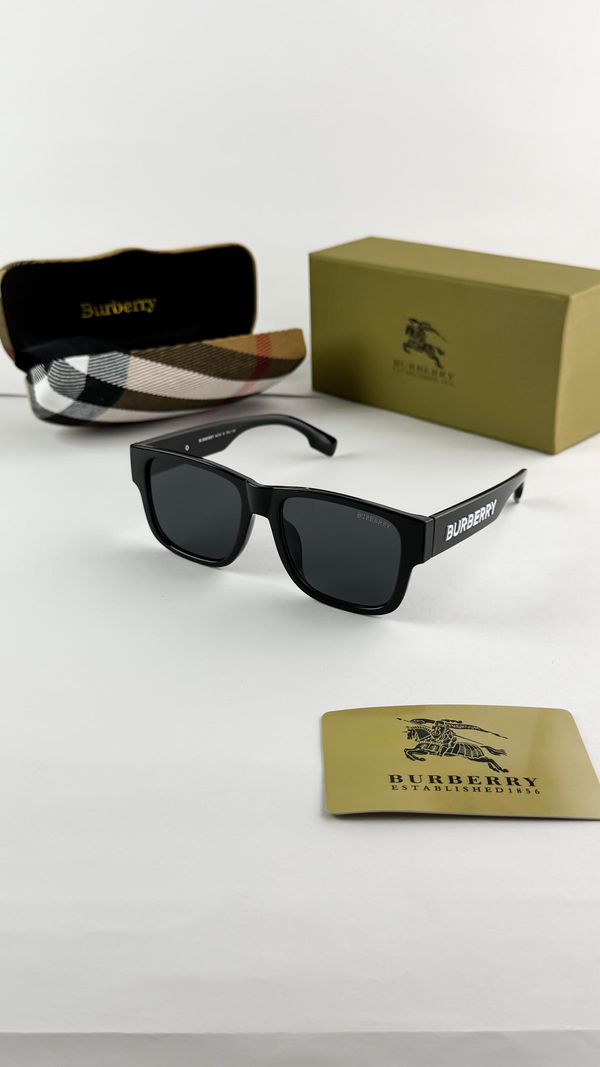 Burrberry Black 4358