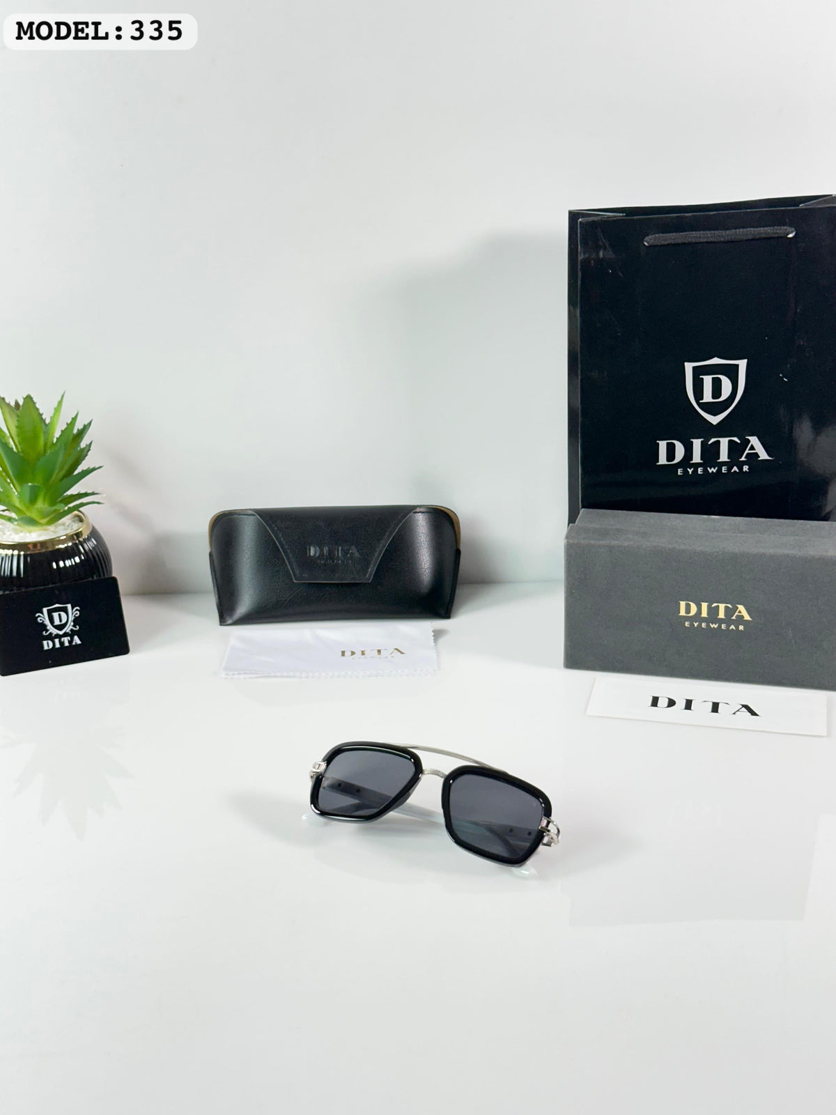 Dita Black_White  335