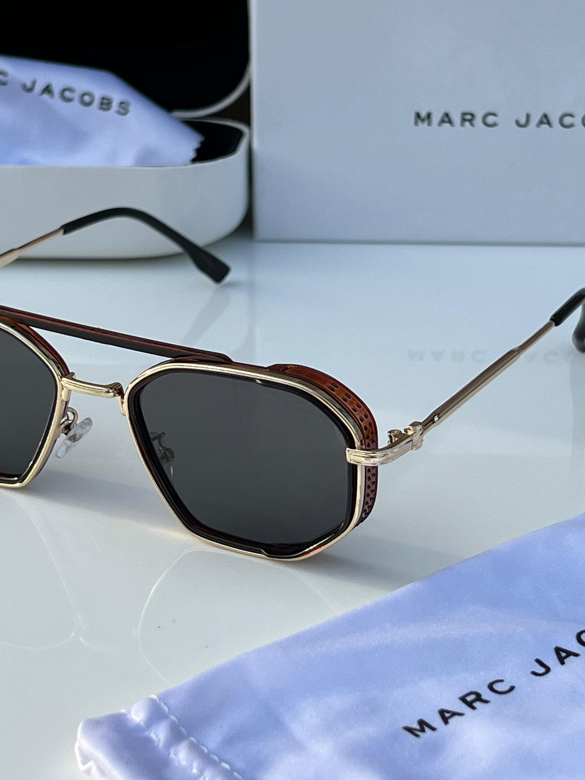 Marcc Jacobss Gold/Brown Luxury Shades