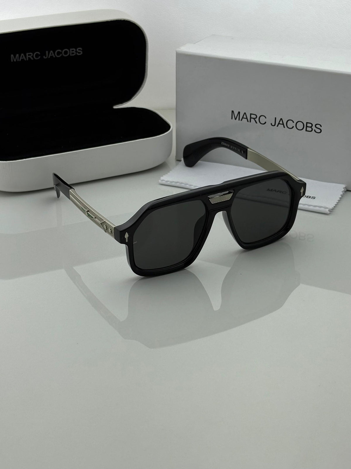 Marcc Jacobs 98408 Black