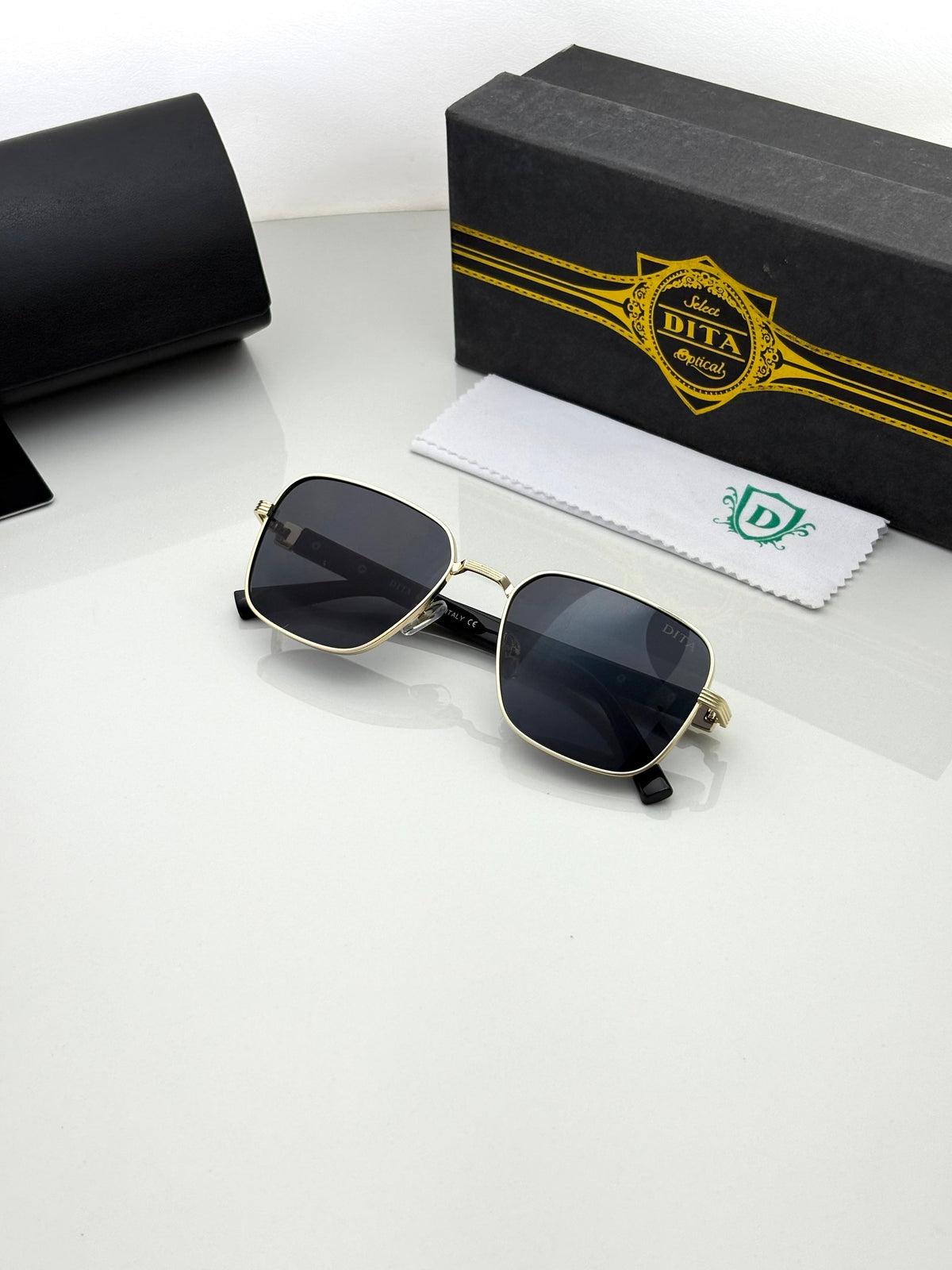 Dita 01 Gold/Black