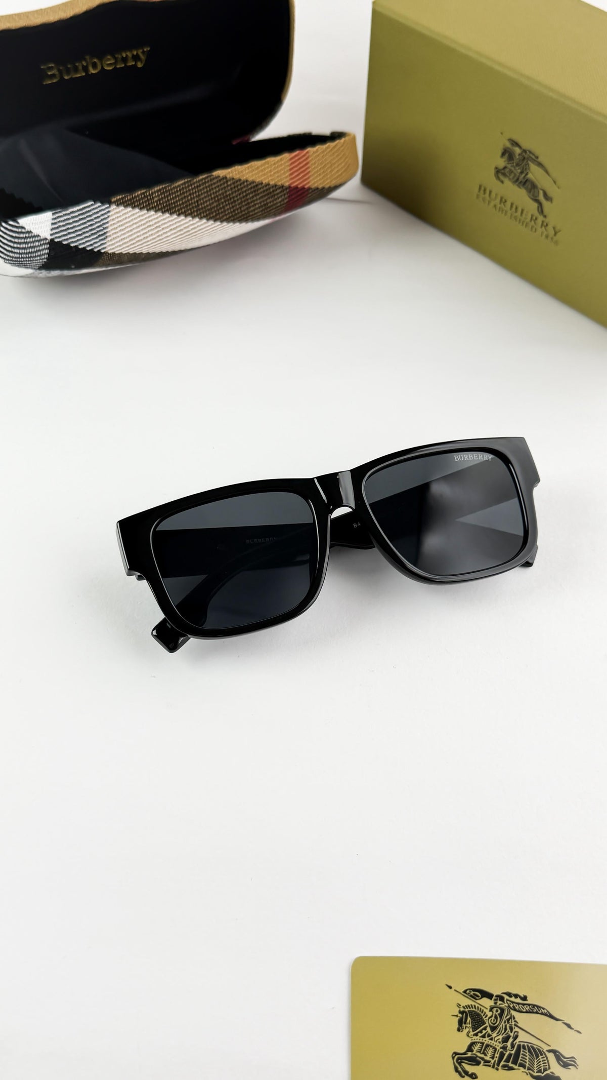Burrberry Black 4358