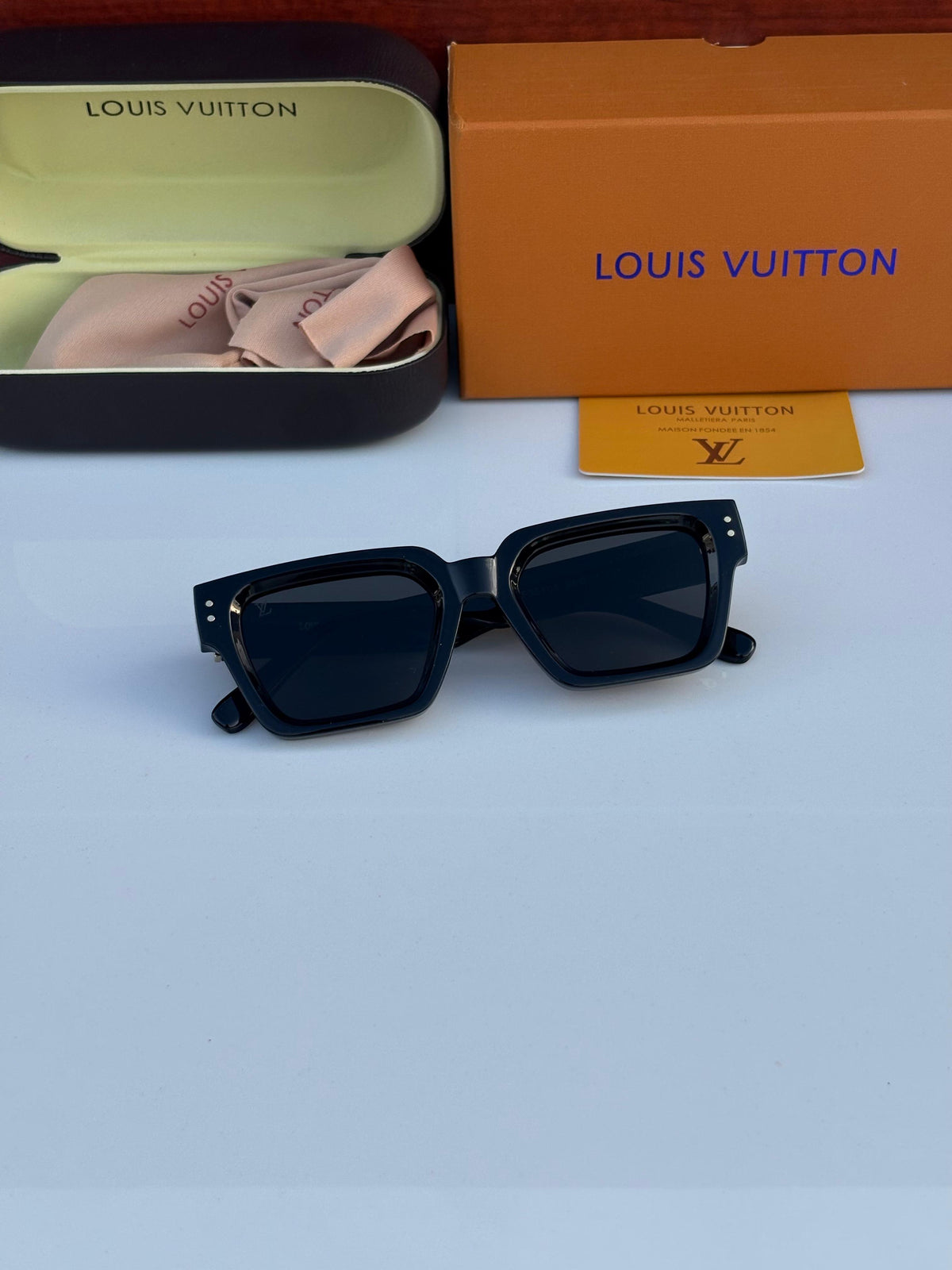 Louiis Vuiiton 35104 Black