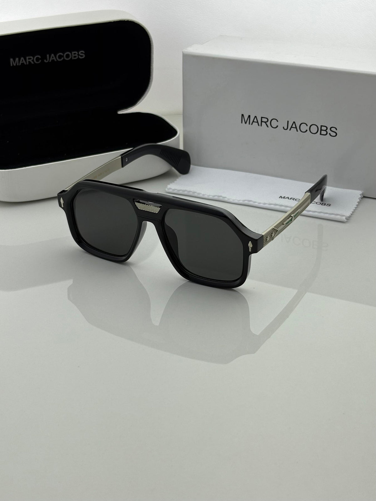 Marcc Jacobs 98408 Black