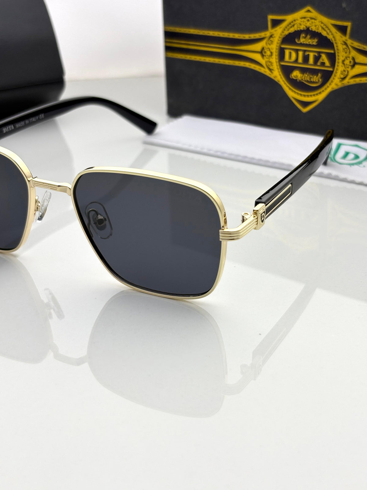 Dita 01 Gold/Black