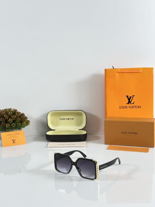 Louis Vuitton Women's 1664 Black DC