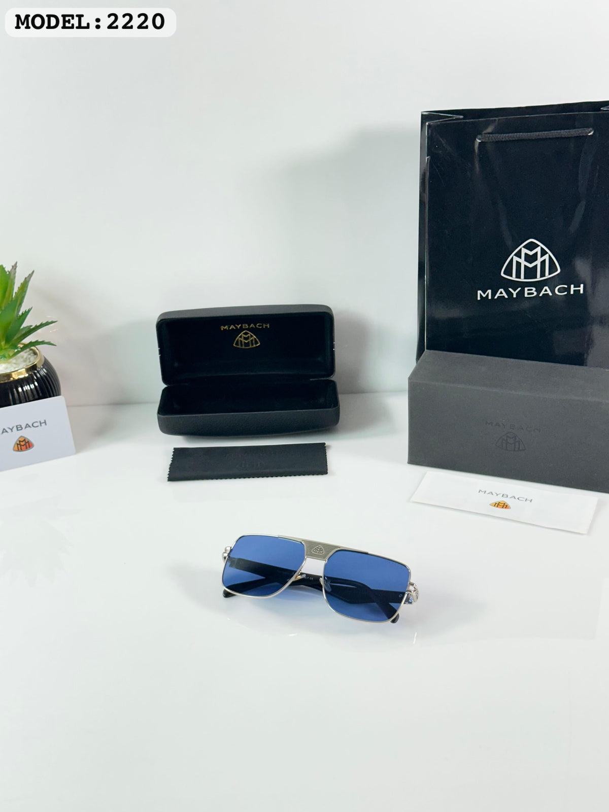 Maybach 2220 Silver Blue
