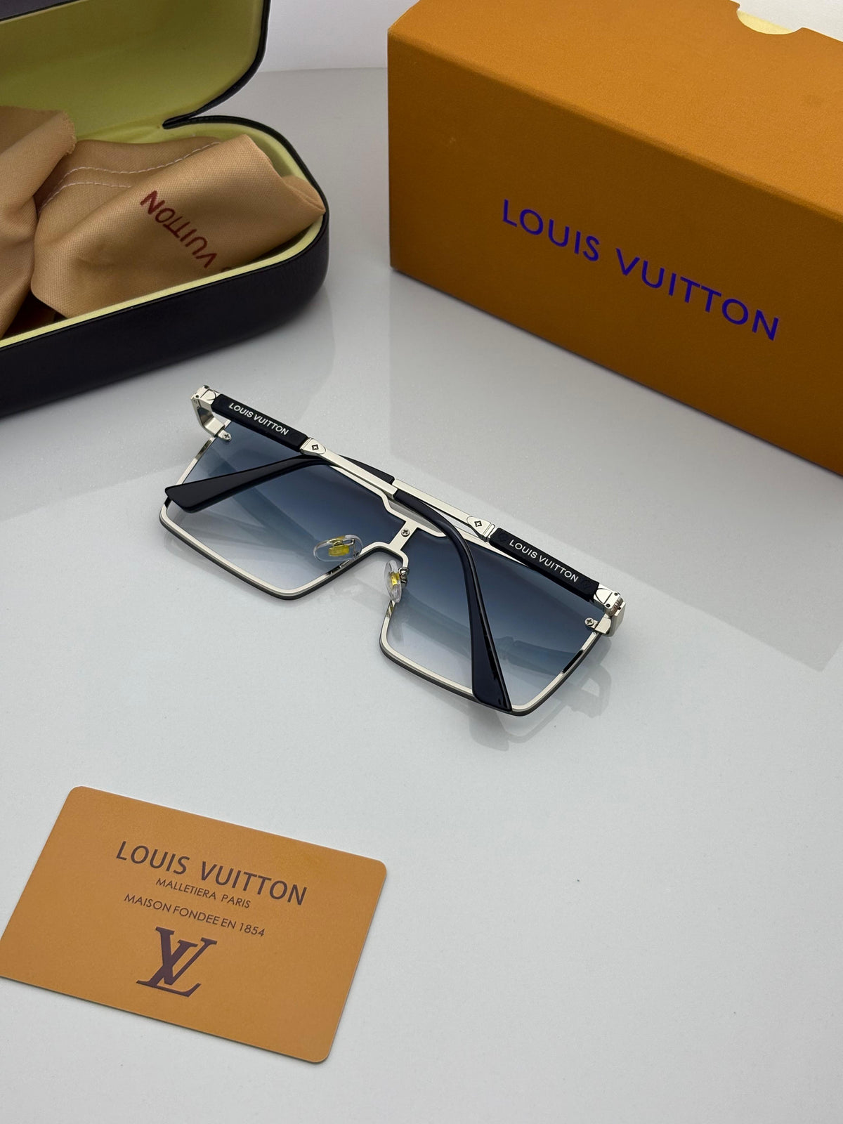 Louiis Vuiiton 24112 Silver Blue