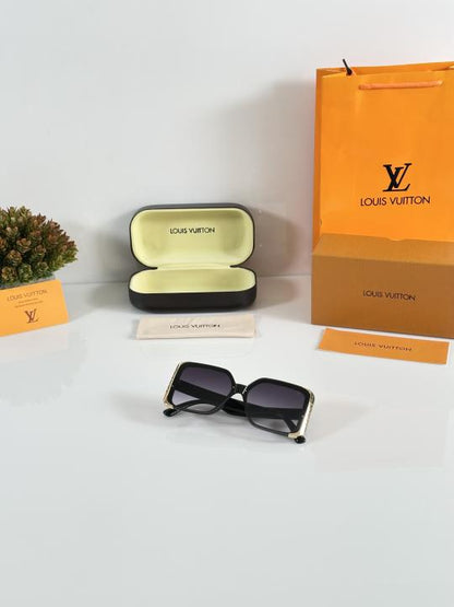 Louis Vuitton Women's 1664 Black DC